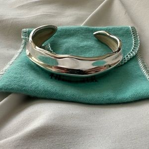 TIFFANY & CO. Sculpted Leaf Cuff